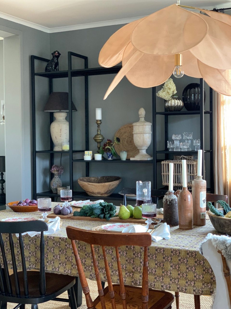 Svart hylla i metall - Emily Lindqwist