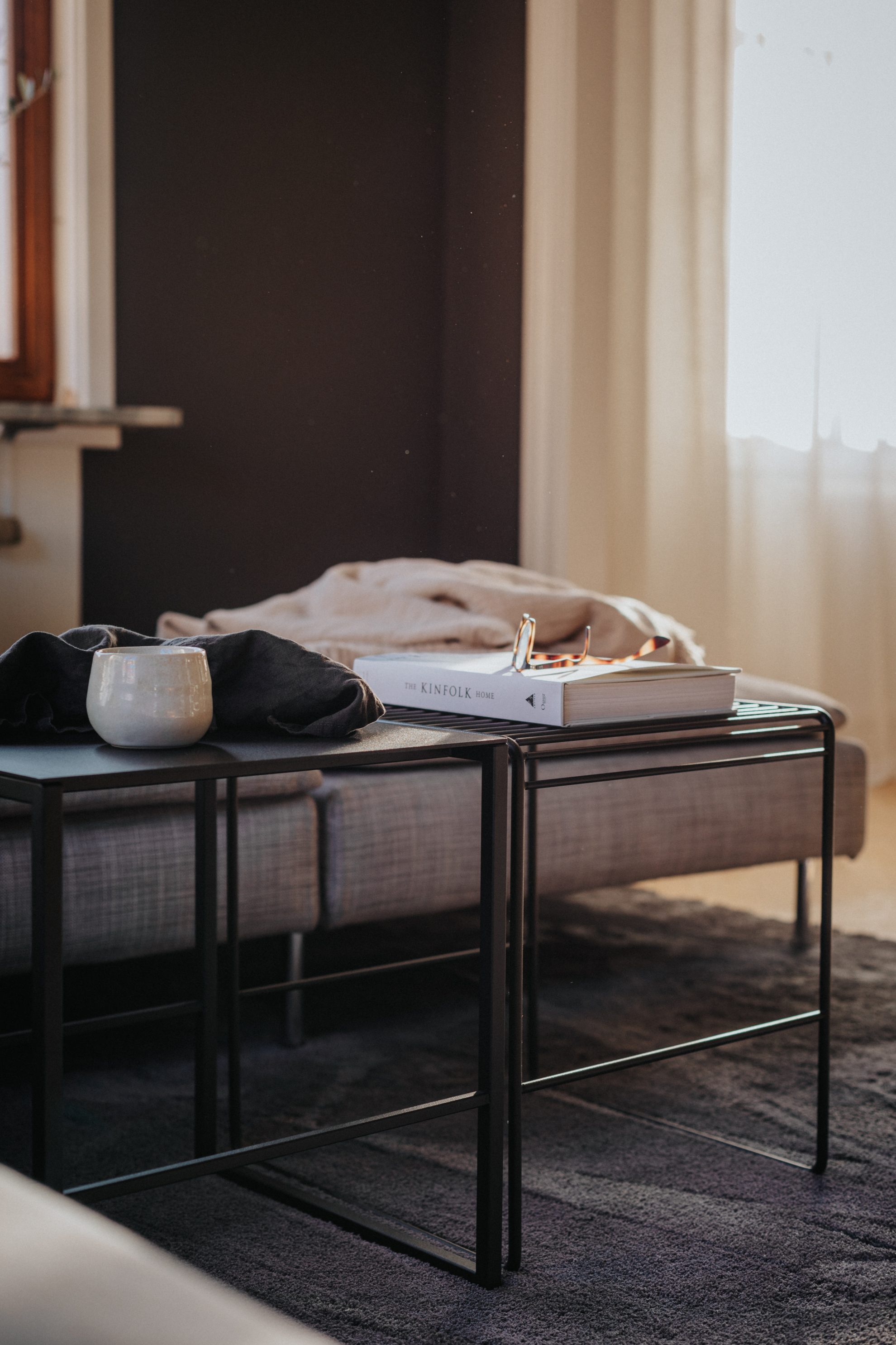 Sidetable i svart stål